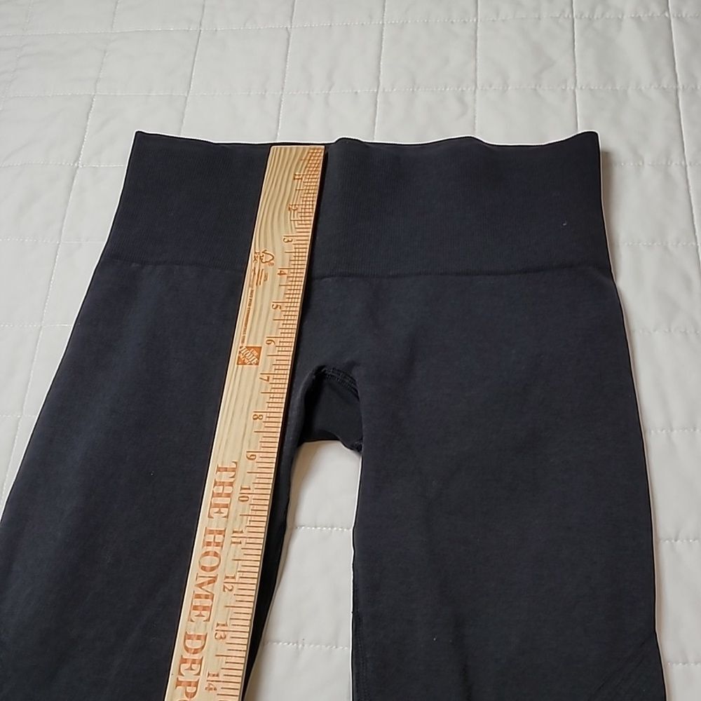 Lululemon Cropped Capri Leggings Size 4 Gray High Rise Stretch Yoga Athletic - Picture 5 of 8